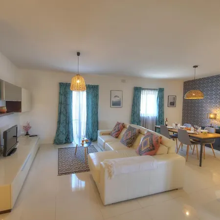 Modern And Spacious 2 Bedroom With Communal Outdoor Pool Gz-smel1-1 Lejlighed Qala