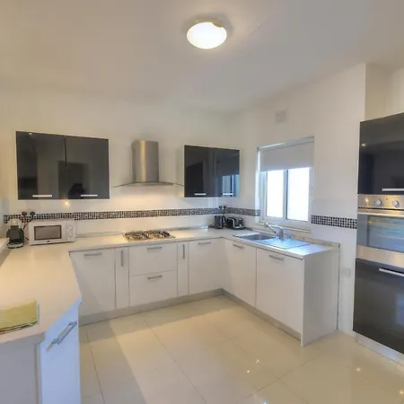 Modern And Spacious 2 Bedroom With Communal Outdoor Pool Gz-smel1-1 Lejlighed *