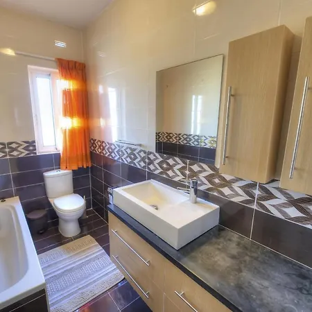 Modern And Spacious 2 Bedroom With Communal Outdoor Pool Gz-smel1-1 Lejlighed
