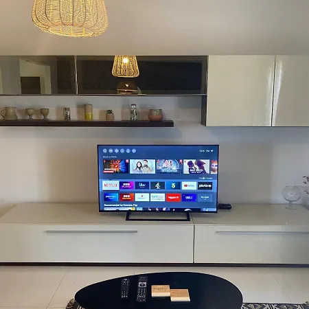 Modern And Spacious 2 Bedroom With Communal Outdoor Pool Gz-smel1-1 Lejlighed Qala