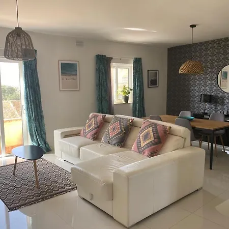 Modern And Spacious 2 Bedroom With Communal Outdoor Pool Gz-smel1-1