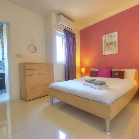 Modern And Spacious 2 Bedroom With Communal Outdoor Pool Gz-smel1-1 *