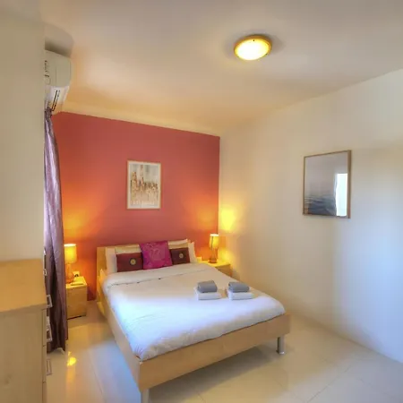 Apartment Modern And Spacious 2 Bedroom With Communal Outdoor Pool Gz-smel1-1 *